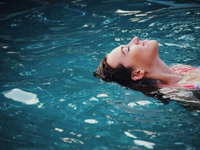 ¿Cómo mantener el agua de tu piscina en buen estado? 