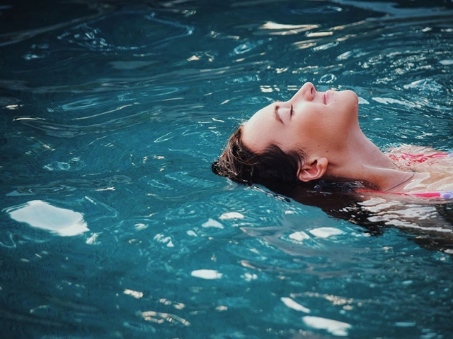 ¿Cómo mantener el agua de tu piscina en buen estado? 