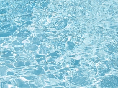 ¡Desinfecta y limpia tu piscina al mejor precio con Piscinas Lucalor!