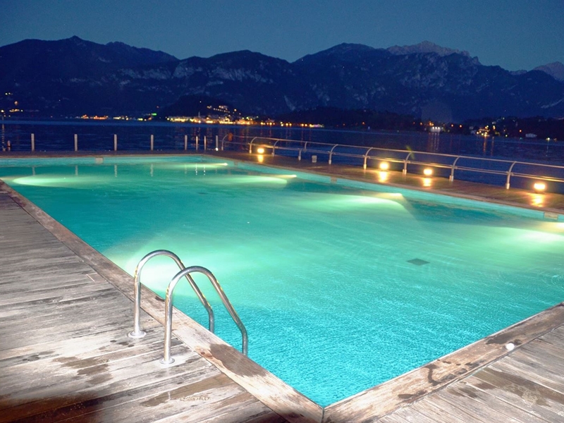Grandes posibilidades para iluminar tu piscina