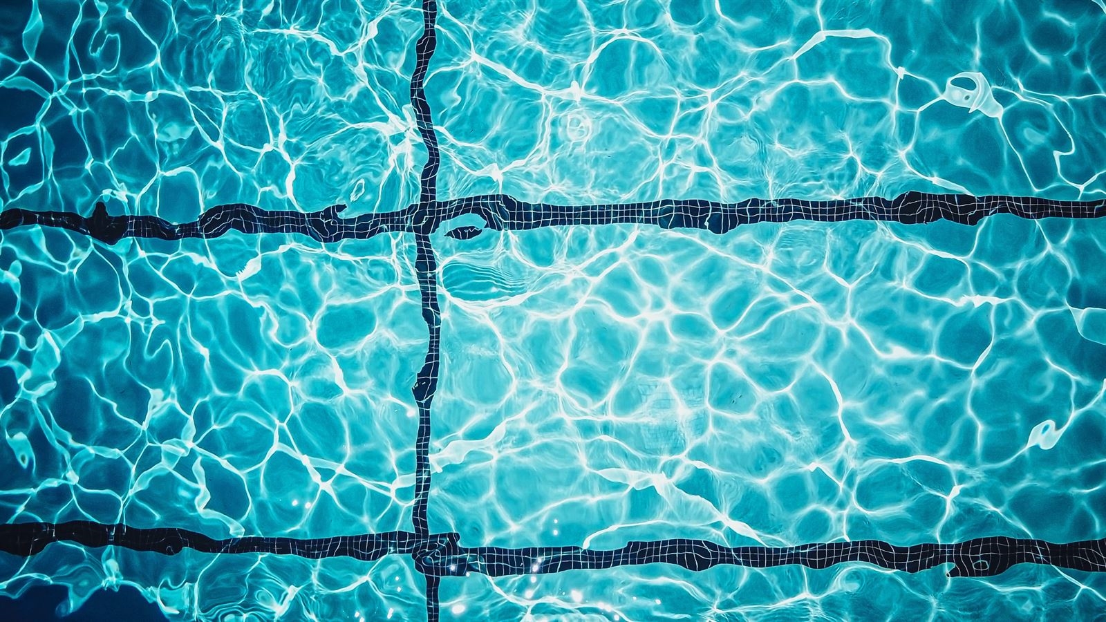 ¿Cuánta sal requiere una piscina que sea de cloración salina?