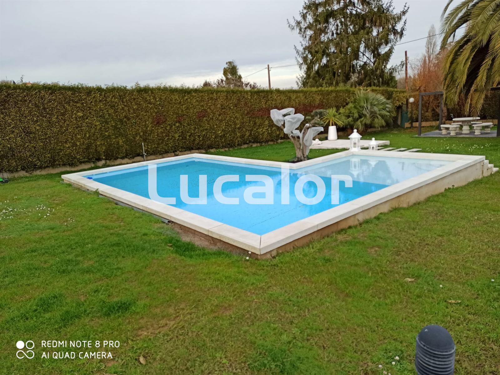 Piscina de obra con lamina armada forma en L - Imagen 1